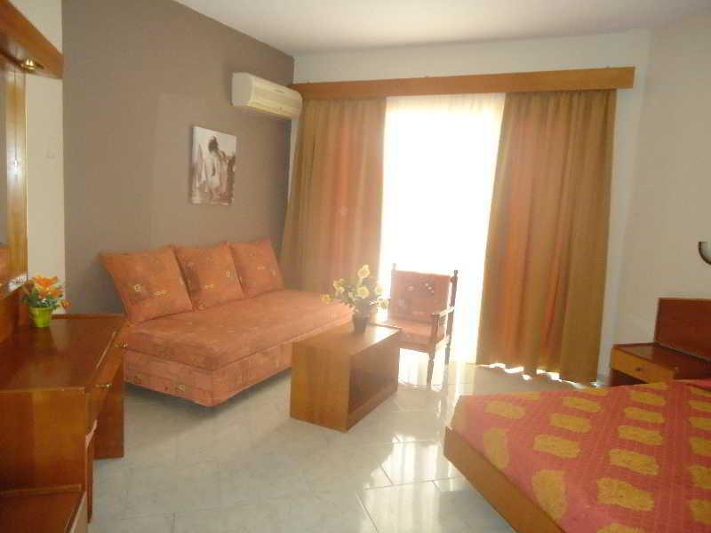 Lyristis Dinos Studios & Apartments Faliraki Extérieur photo