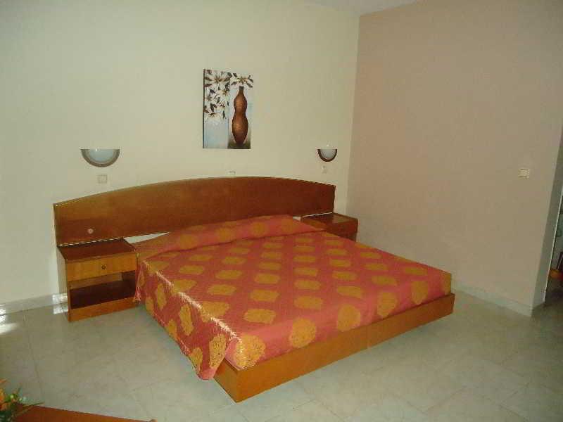 Lyristis Dinos Studios & Apartments Faliraki Extérieur photo
